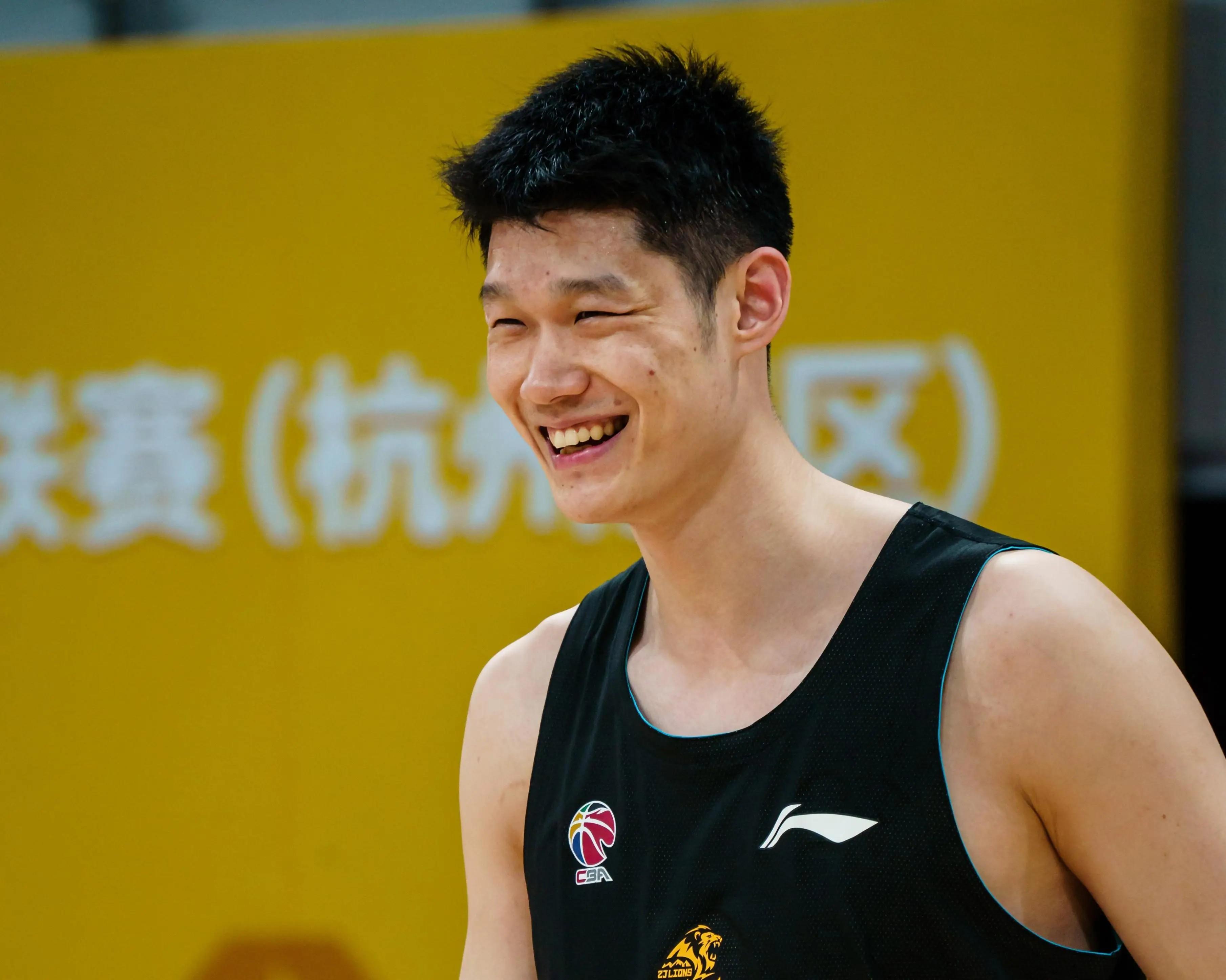 赛前体能课后，曼城外线爆发备战CBA常规赛，态度坚定，控场能力受关注(cba广东上调2米)-开云体育网址