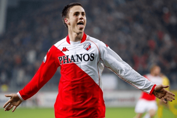 包含荷甲赛后再迎强敌；费耶诺德绝杀压哨；主帅态度——更衣室稳定；阵容厚度经受考验的词条-开云集团