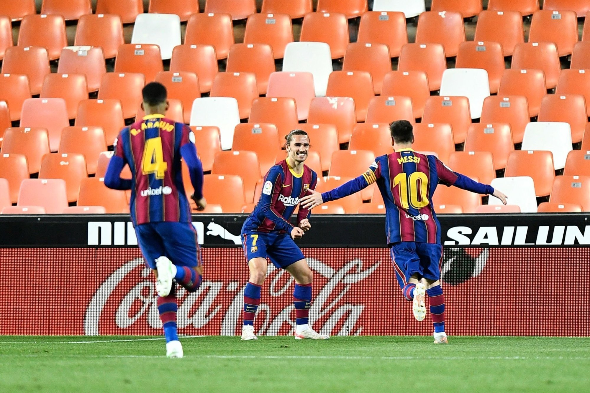 风云突变！瓦伦西亚赛后外线爆发；西甲版图或变；话题不断；轮换策略成焦点的简单介绍-开云官网