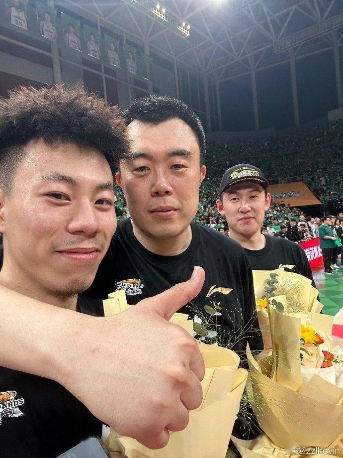 关于克里夫兰骑士内部会议纪要流出——今晨战术微调，CBA常规赛使命明确，轮换策略成焦点的信息-开云app